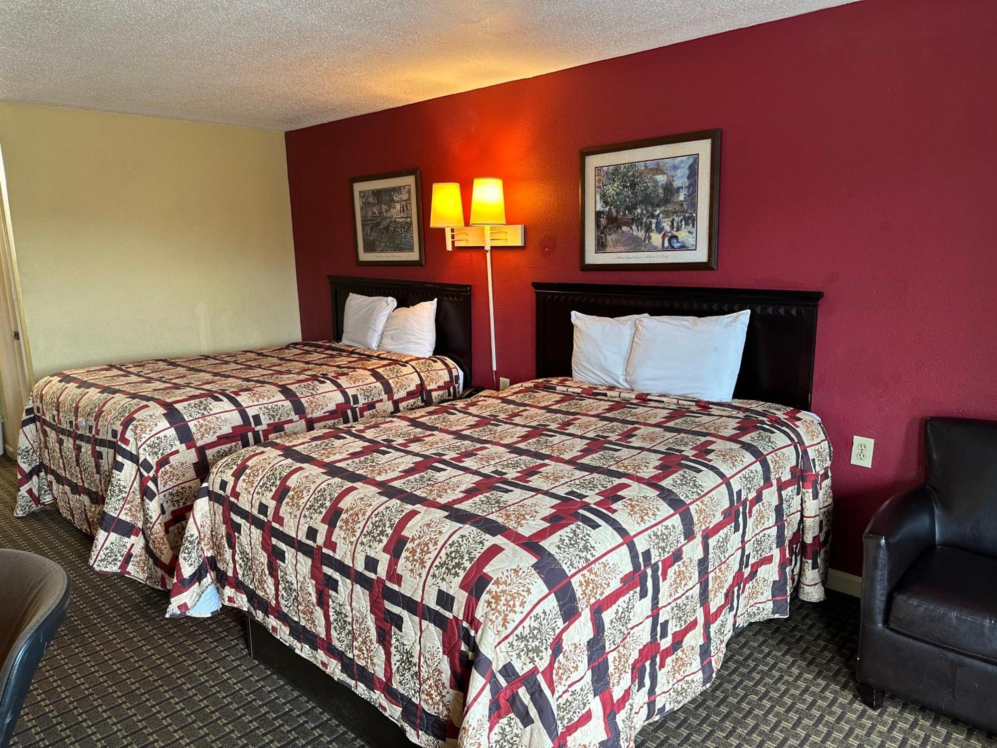 Royal - 2* Anniston